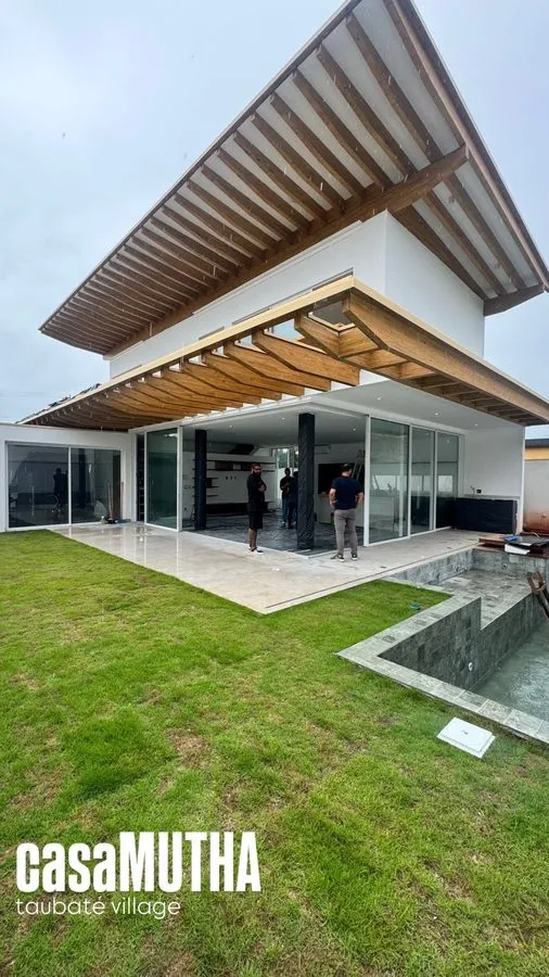 Casa Mutha, estrutura em MLC